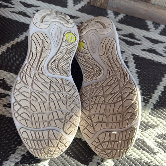 Lululemon | Blissful Run Runners - Picture 9 of 14